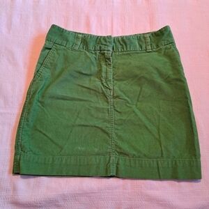 Vineyard Vines women's size 2 green skirt, 4 pockets, VGUC